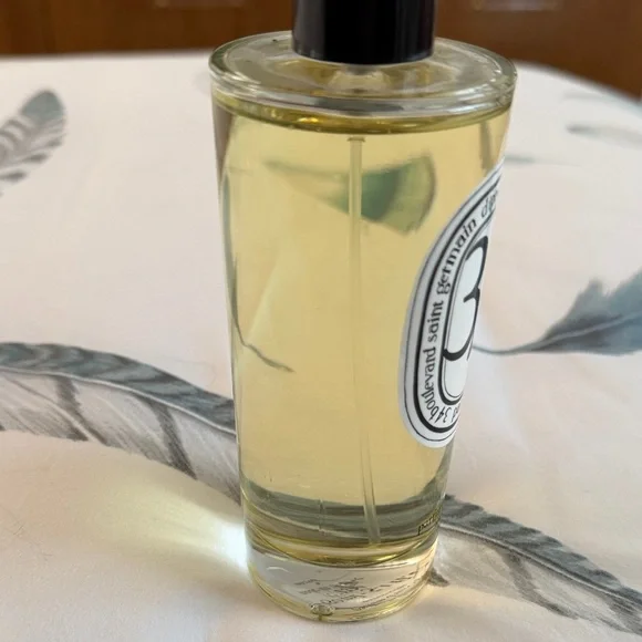 Diptyque 34 Boulevard Saint Germain Interior Scent - Golden Hue - Picture 3 of 7